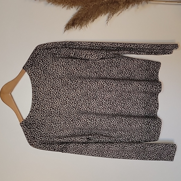 𝅺100% merino wool Banana Republic leopard print long sleeve M/L ? - Picture 5 of 5